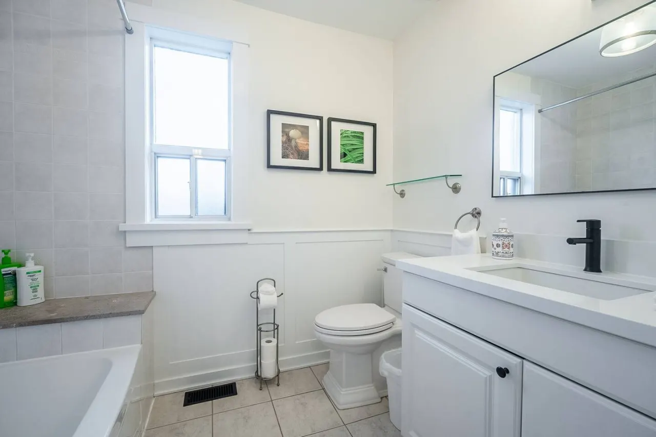 Beautiful 3BR House Trendy Bloor West Village 17
