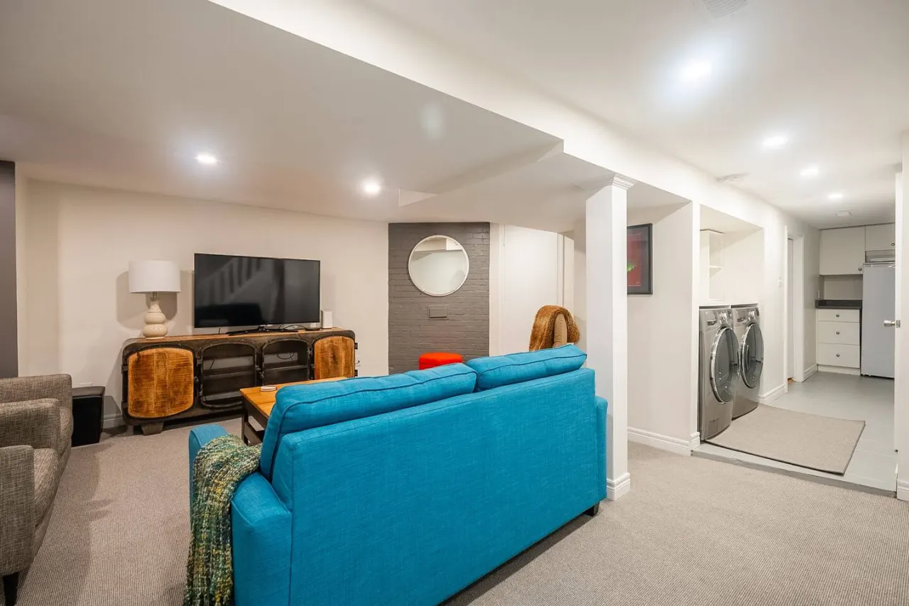 Beautiful 3BR House Trendy Bloor West Village 18