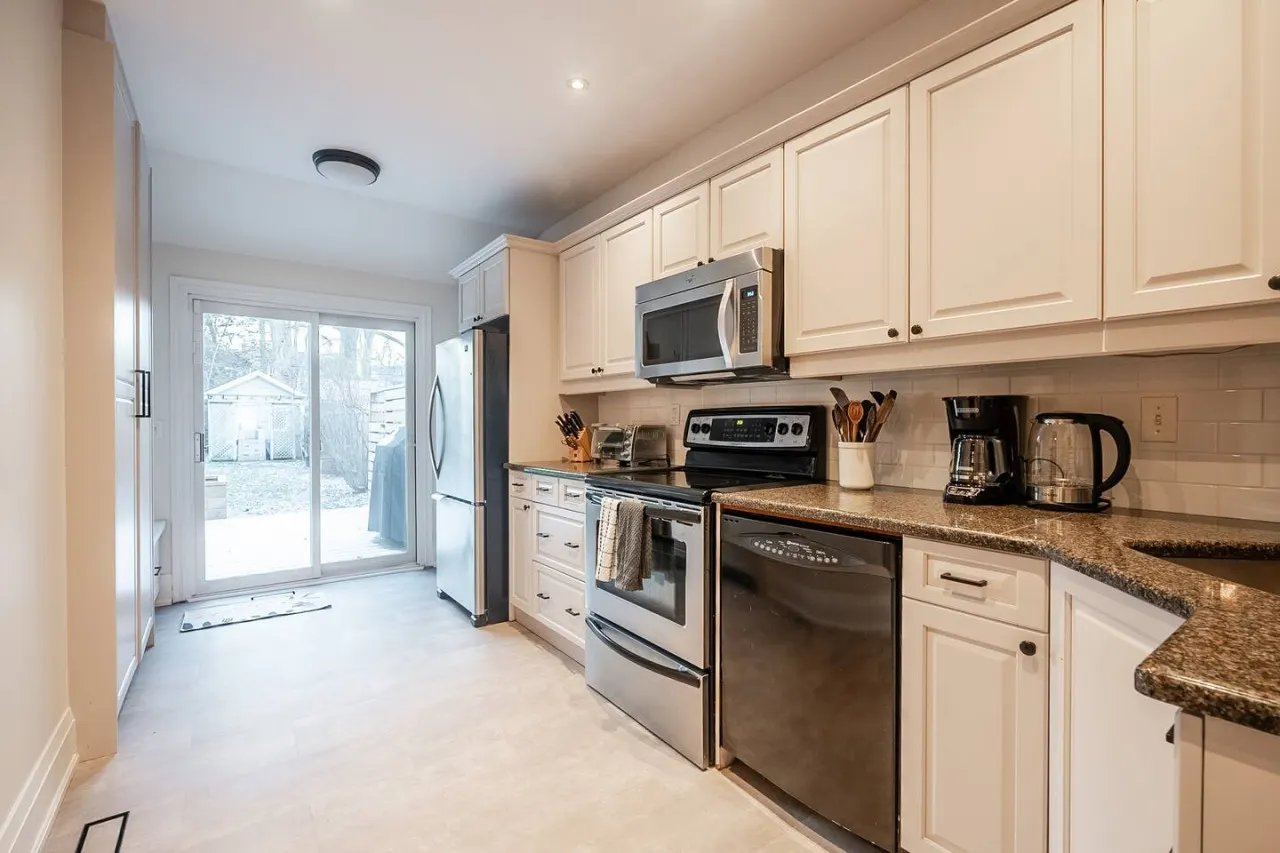 Beautiful 3BR House Trendy Bloor West Village 4
