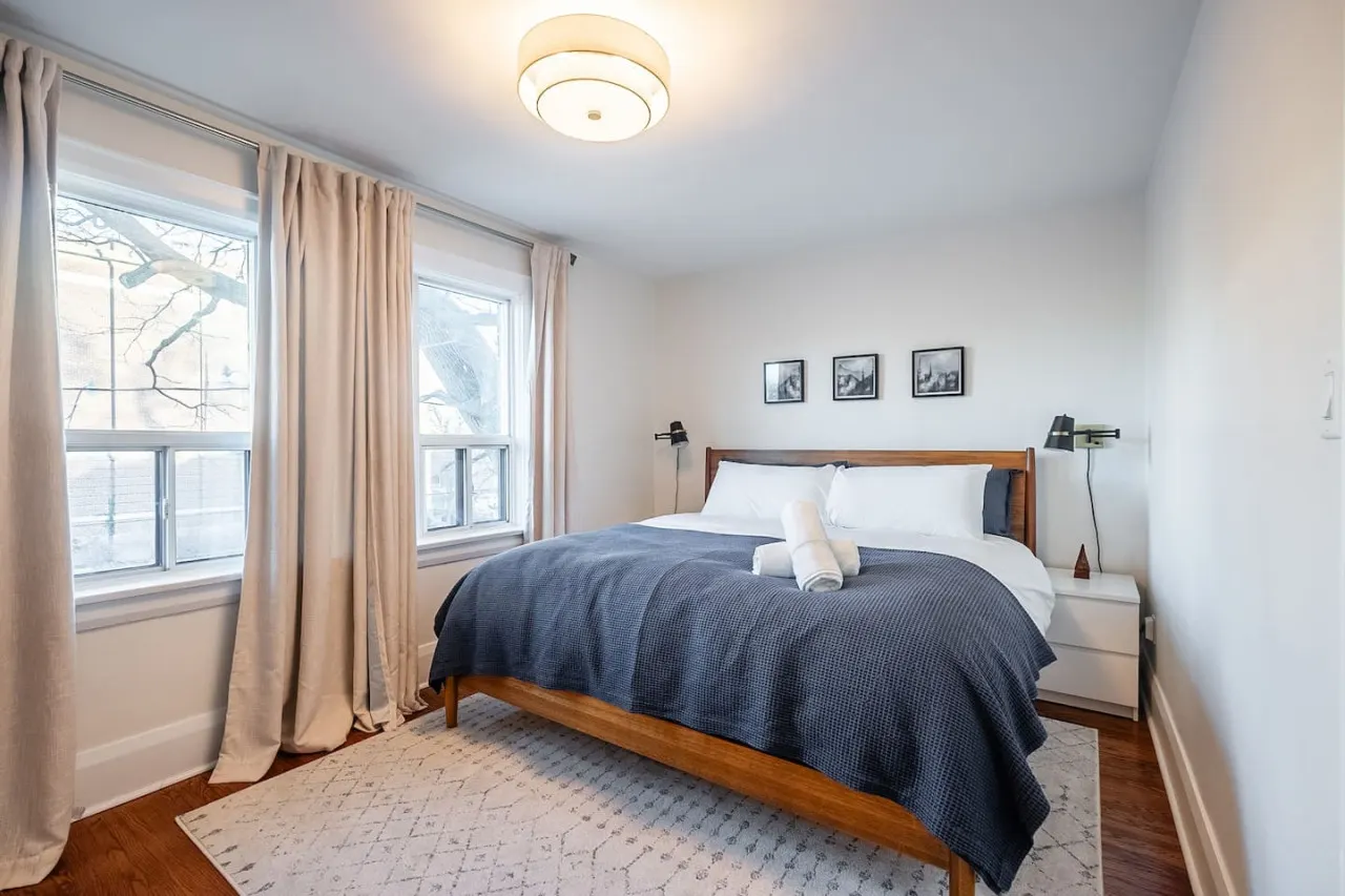 Beautiful 3BR House Trendy Bloor West Village 5