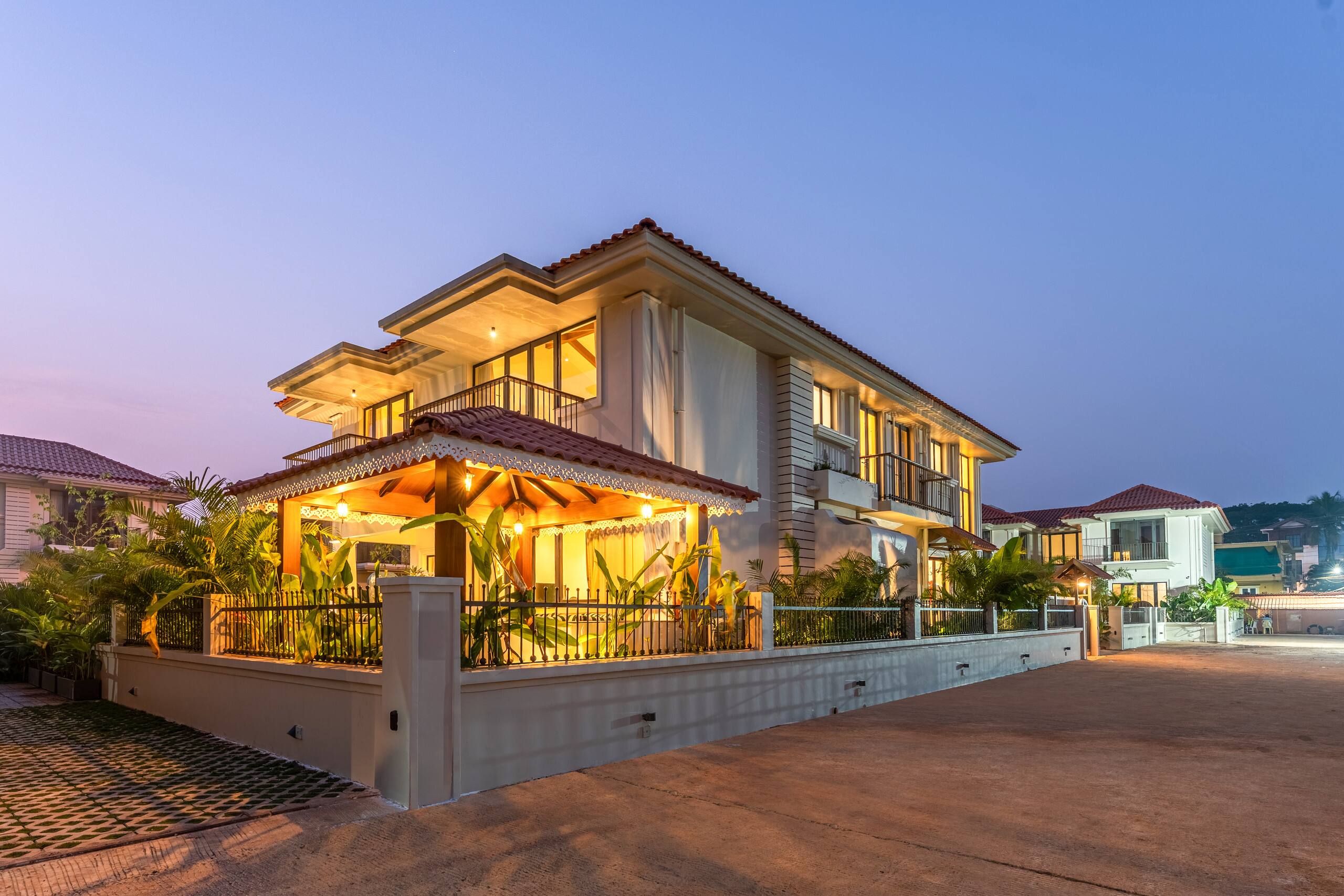 4BHK with Pool, Gazebo and Garden area 2
