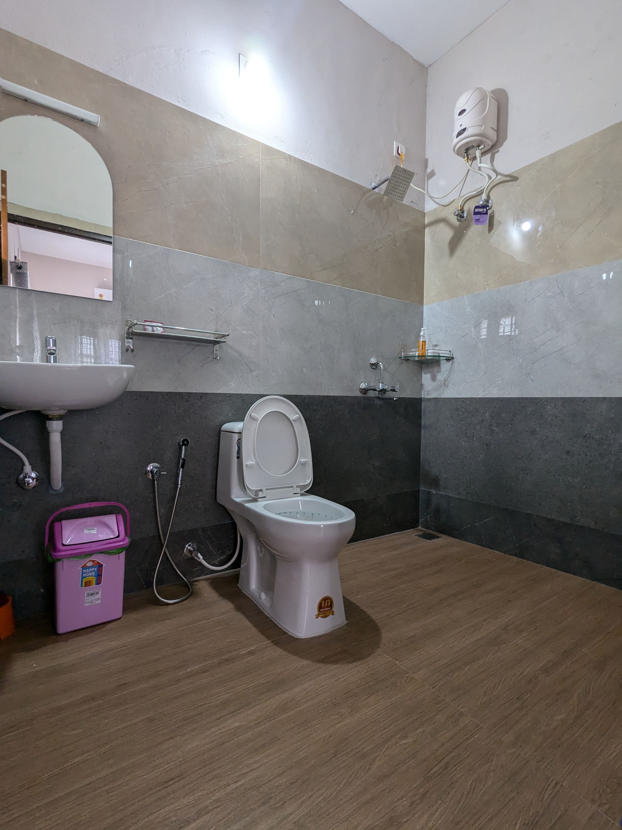 Niraamaya Stays. Spacious 3BHK on 2nd floor in TVM 8