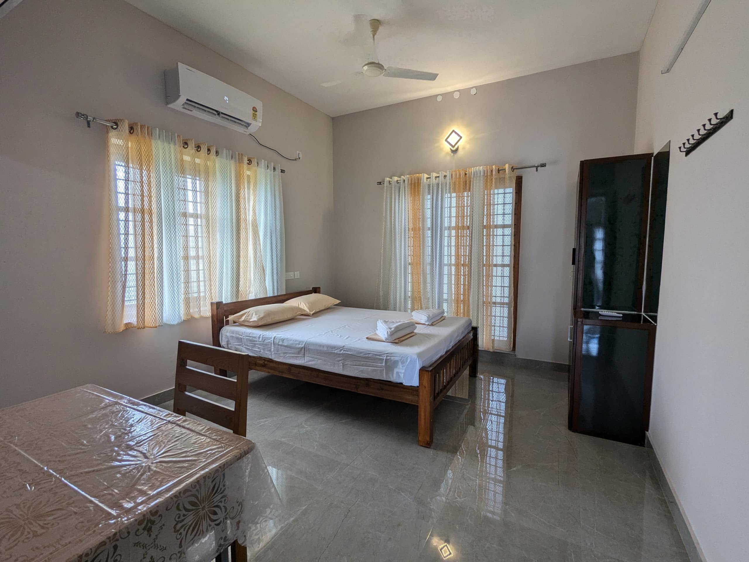 Niraamaya Stays. Spacious 3BHK on 2nd floor in TVM 6