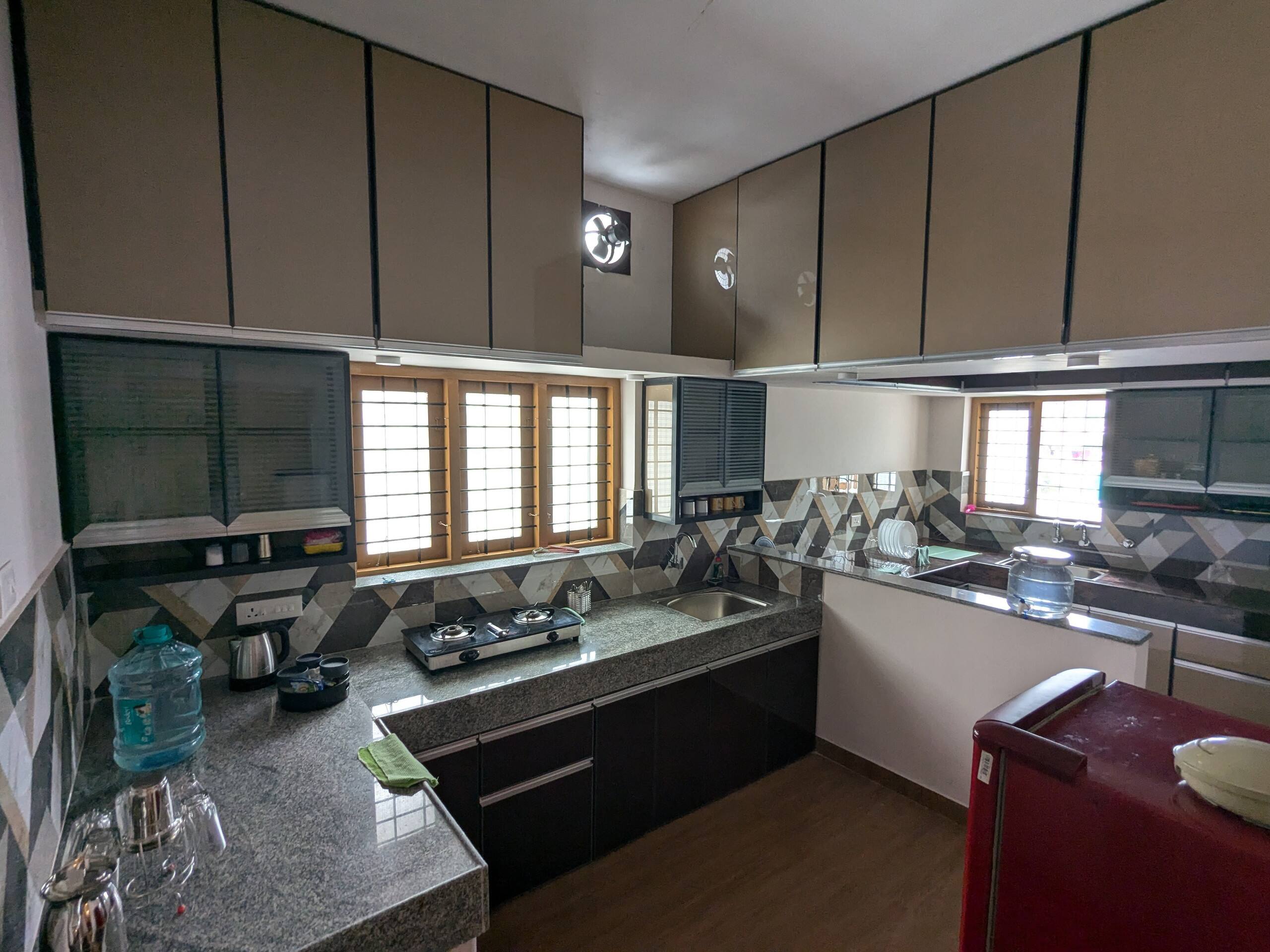 Niraamaya Stays. Spacious 3BHK on 2nd floor in TVM 9