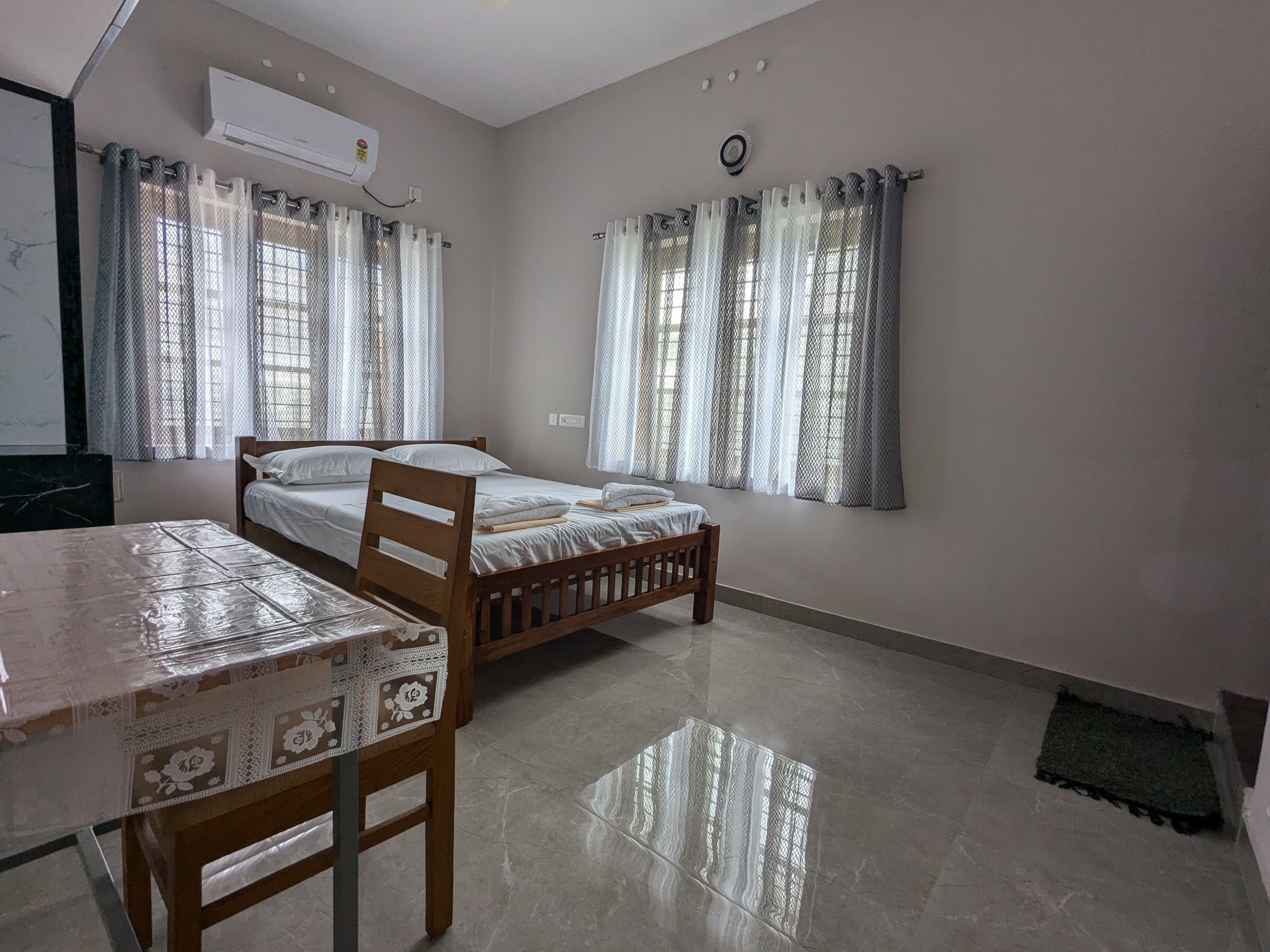 Niraamaya Stays. Spacious 3BHK on 2nd floor in TVM 7