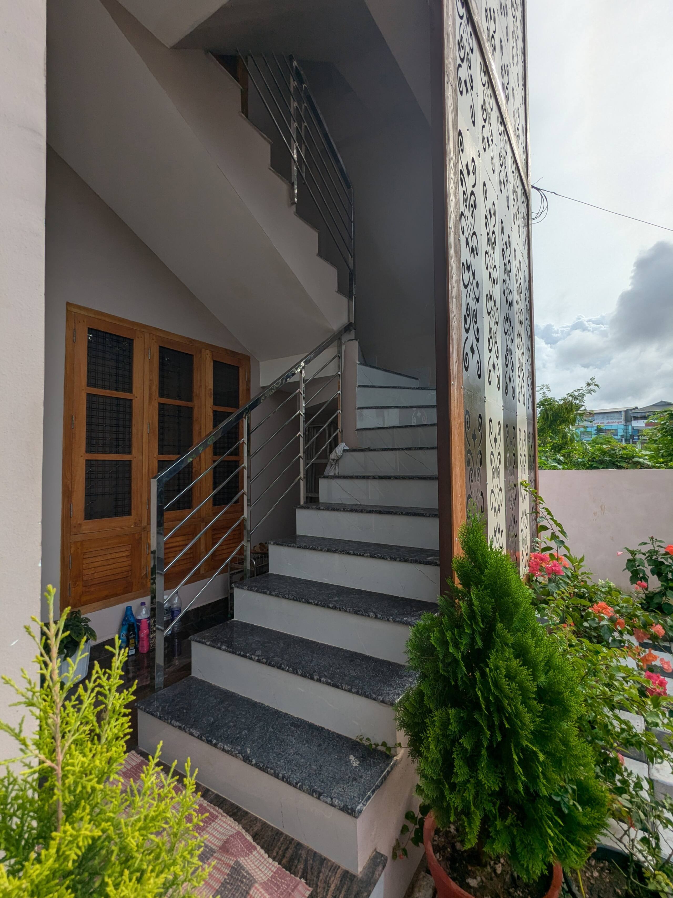 Niraamaya Stays. Spacious 3BHK on 2nd floor in TVM 11