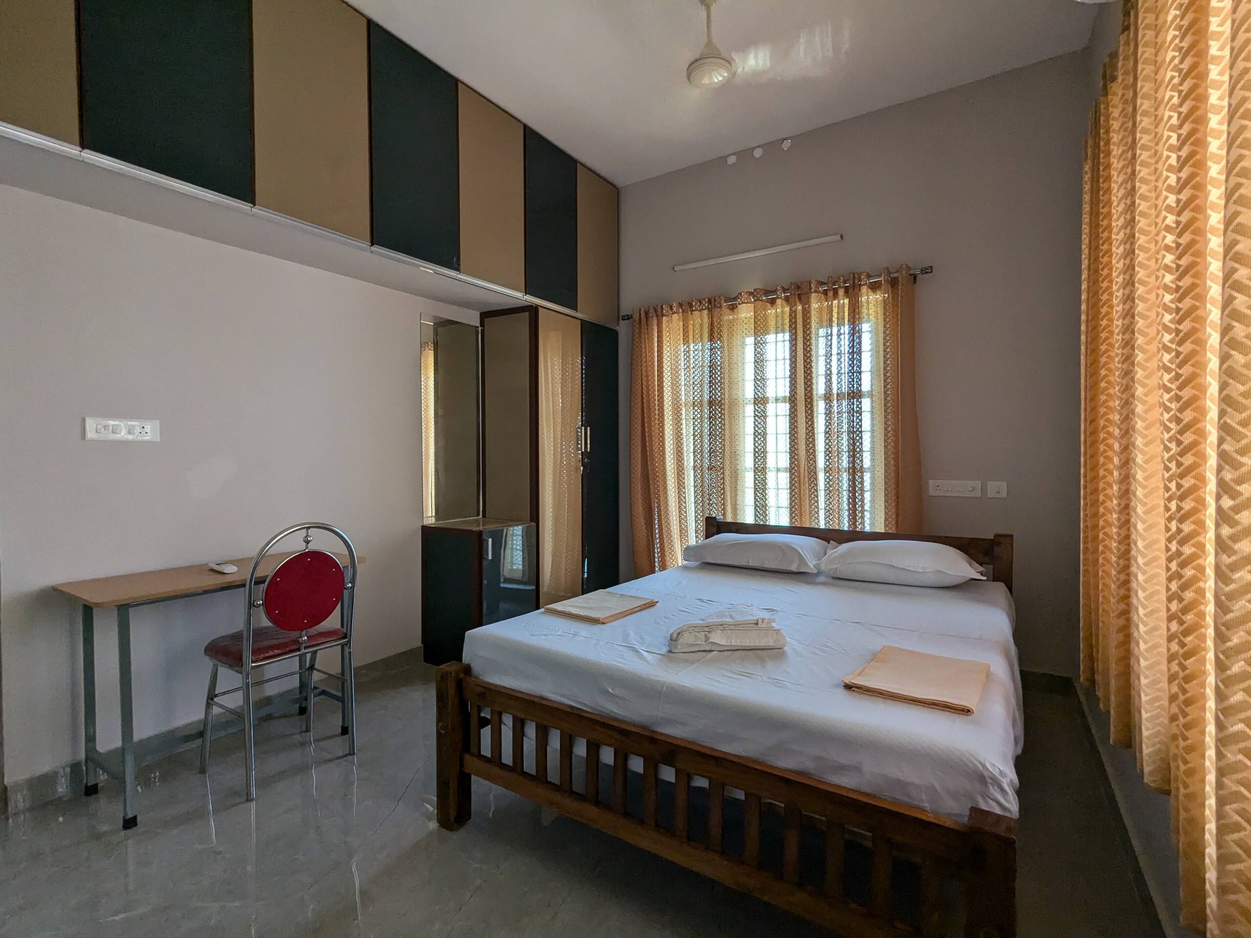 Niraamaya Stays. Spacious 3BHK on 2nd floor in TVM 5