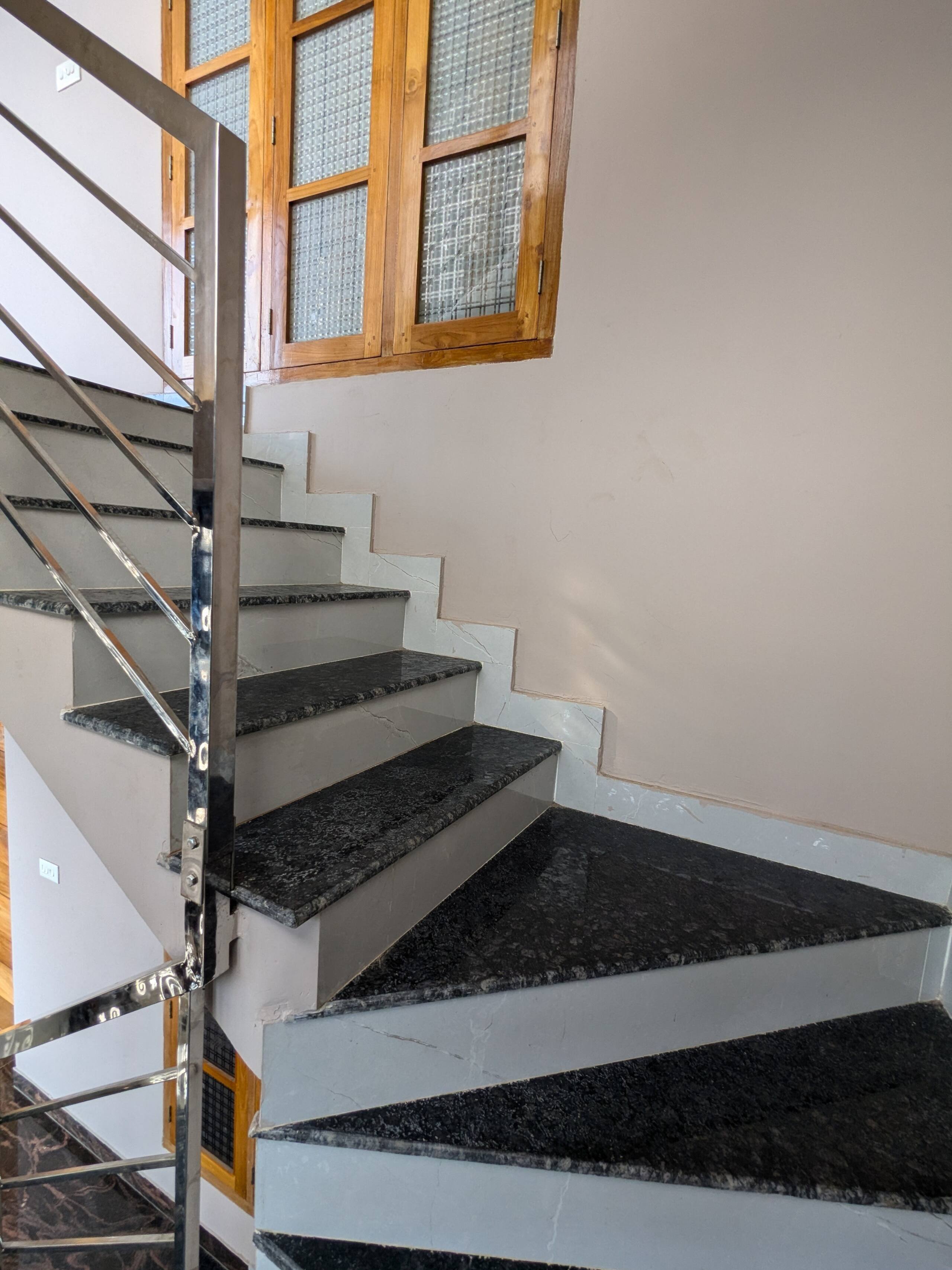 Niraamaya Stays. Spacious 3BHK on 2nd floor in TVM 12