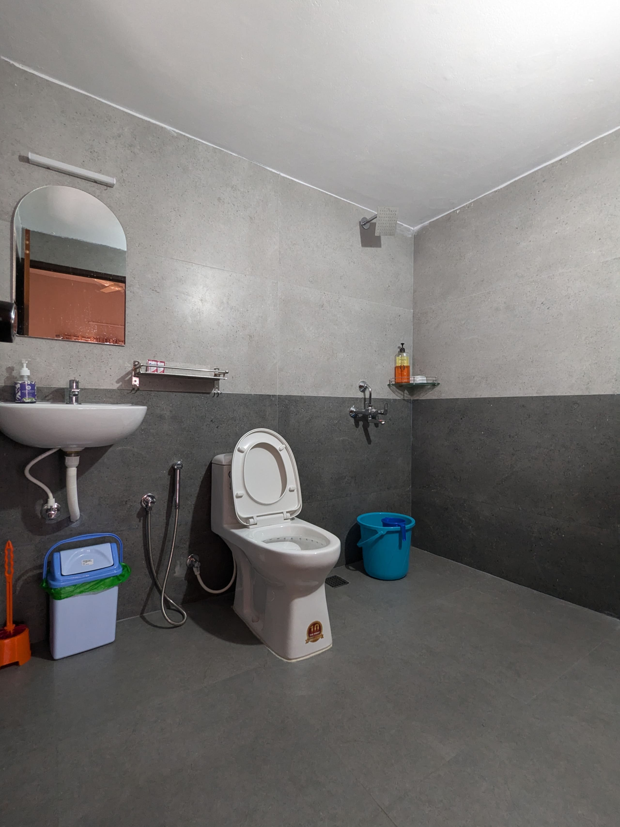Niraamaya Stays. Spacious 3BHK on 2nd floor in TVM 10