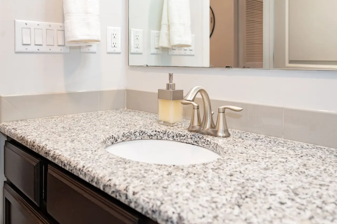 Modern 1BR Flat: Free Parking, AC, Getaway Ready! 20