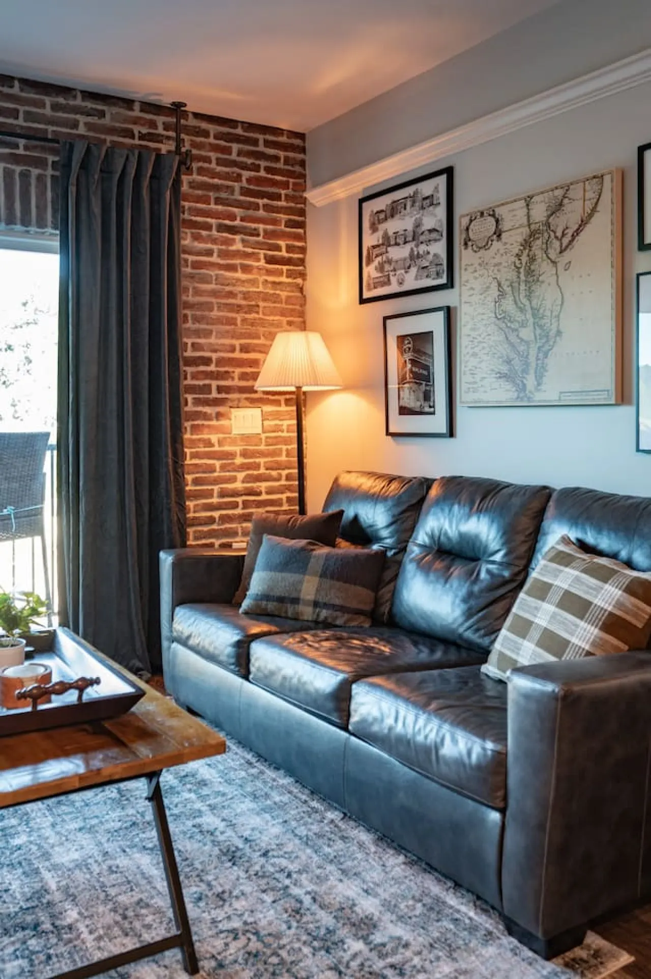 Modern 1BR Flat: Free Parking, AC, Getaway Ready! 7