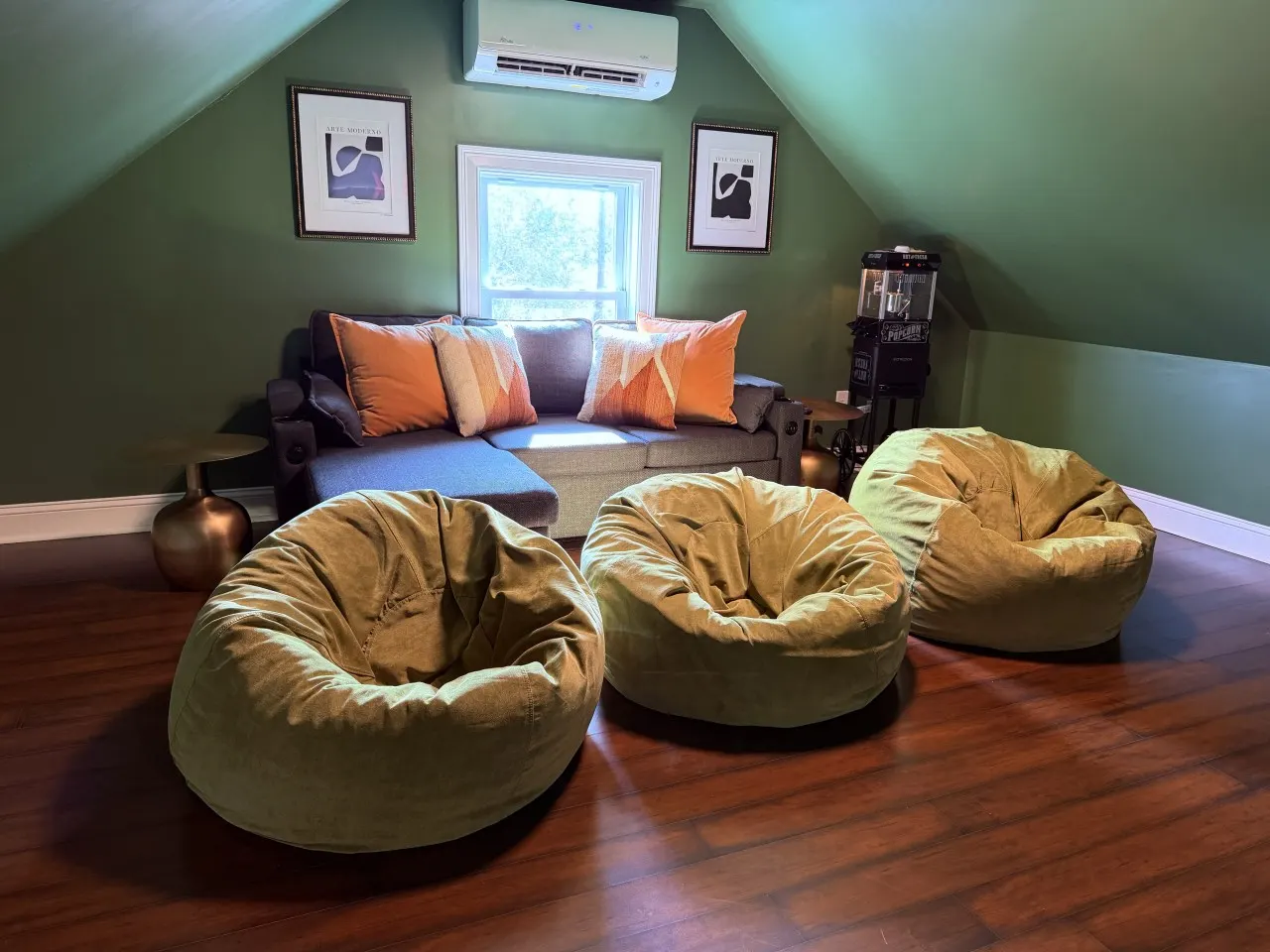 Cozy Colonial Home: Hot tub, Game Roomm, Home Theatre, Karaoke 10