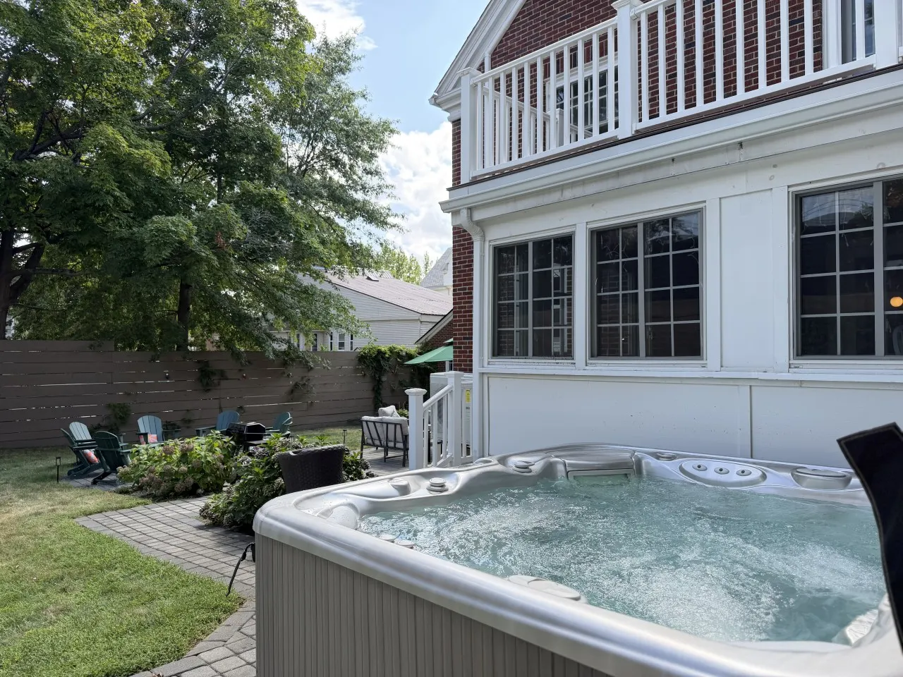 Cozy Colonial Home: Hot tub, Game Roomm, Home Theatre, Karaoke 13