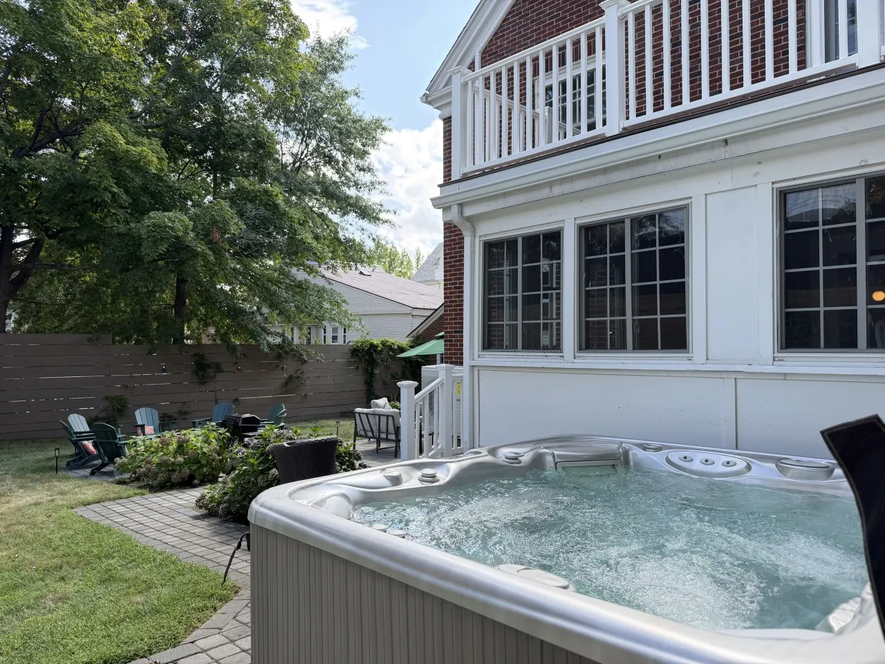 Cozy Colonial Home: Hot tub, Game Roomm, Home Theatre, Karaoke — photo 3