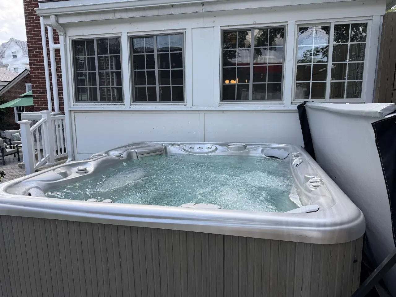 Cozy Colonial Home: Hot tub, Game Roomm, Home Theatre, Karaoke — photo 4