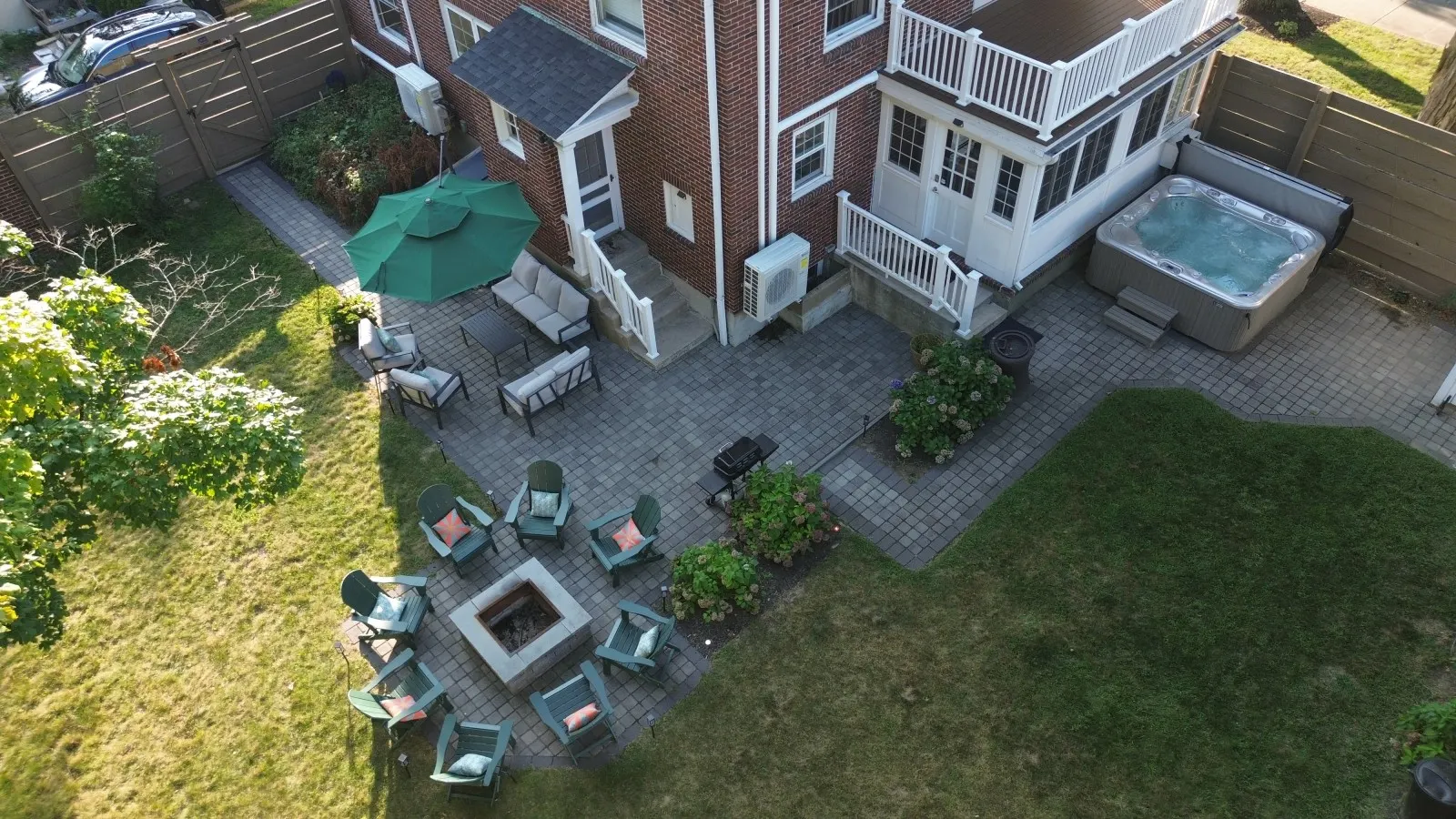 Cozy Colonial Home: Hot tub, Game Roomm, Home Theatre, Karaoke — photo 5