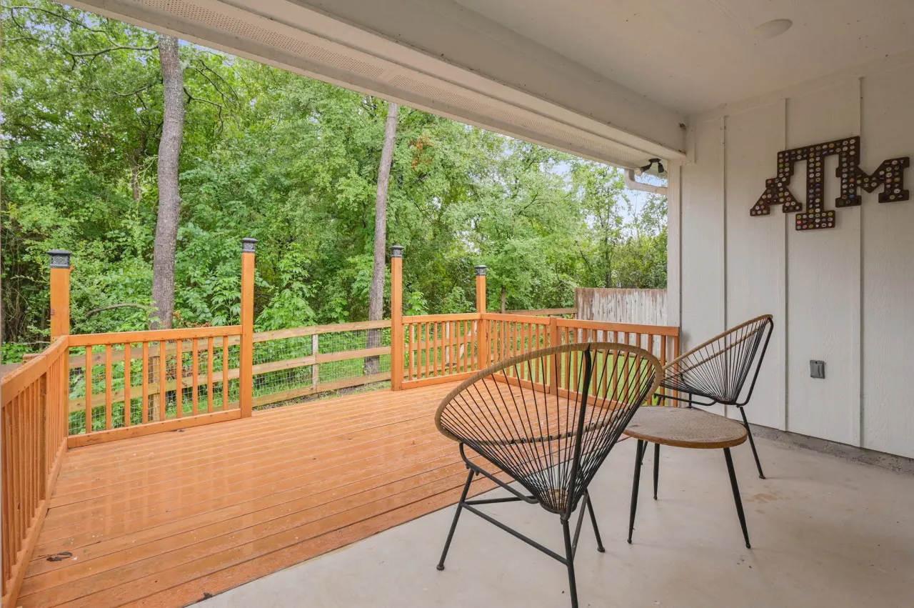 Creekside Cottage / Deck & Yard 18