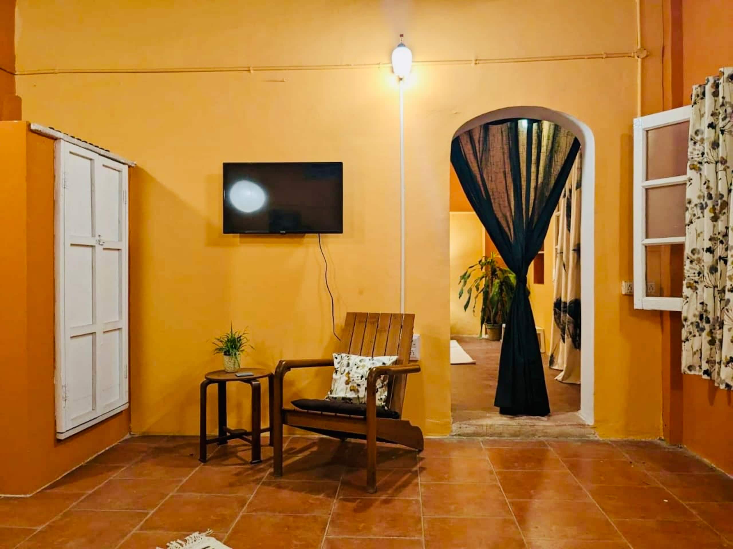 The Courtyard 9