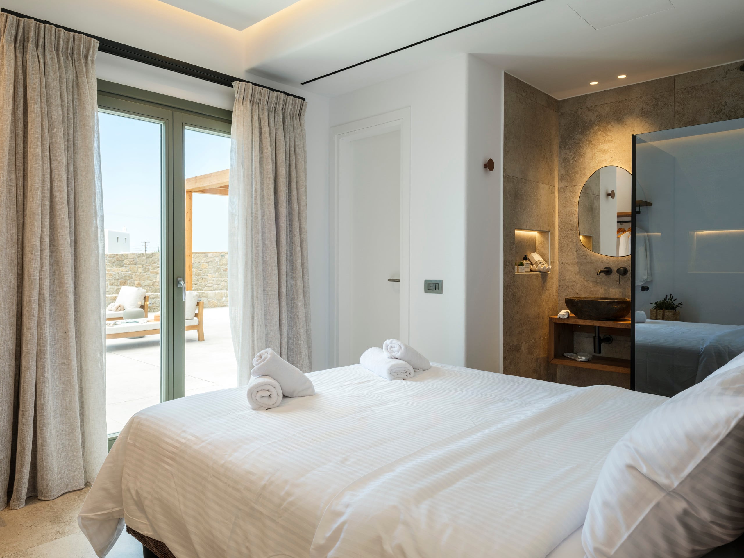 Vendema Phos |4 bdr Villa| Private pool | Hot Tub 25