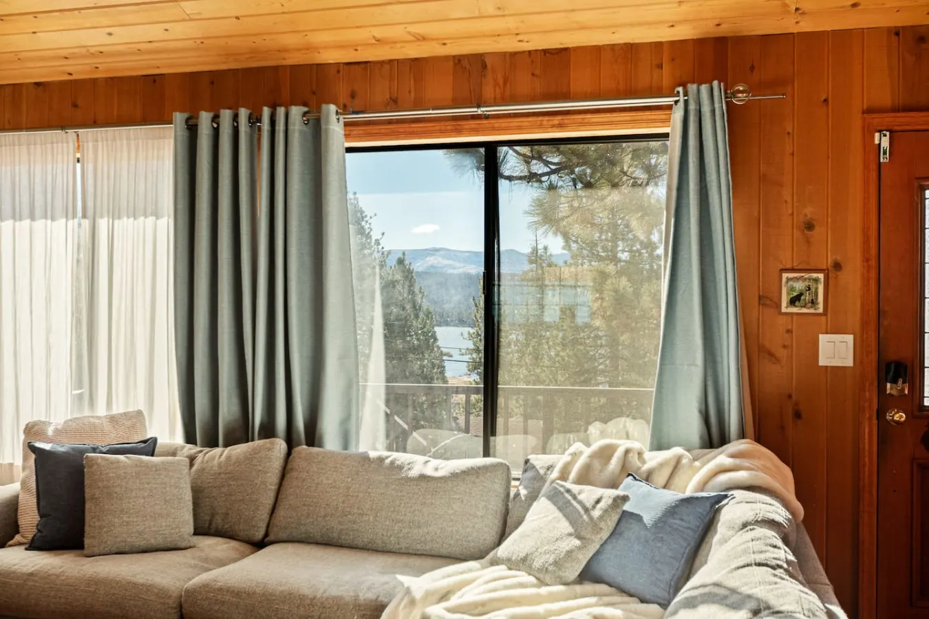 Solstice Shores Chalet, Hot Tub and Lake Views 17