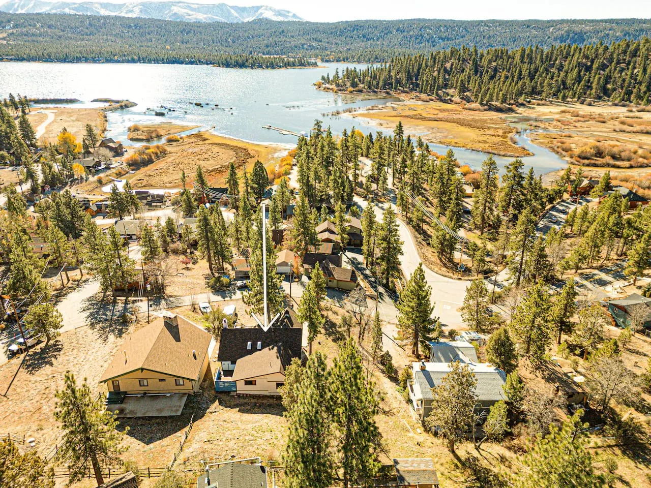 Solstice Shores Chalet, Hot Tub and Lake Views — photo 5
