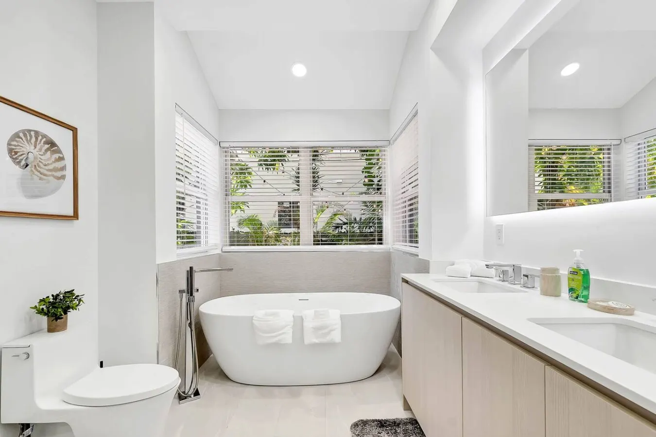 Gated Miami Luxury Oasis Pool & BBQ 4 Bed 4 Bath 20