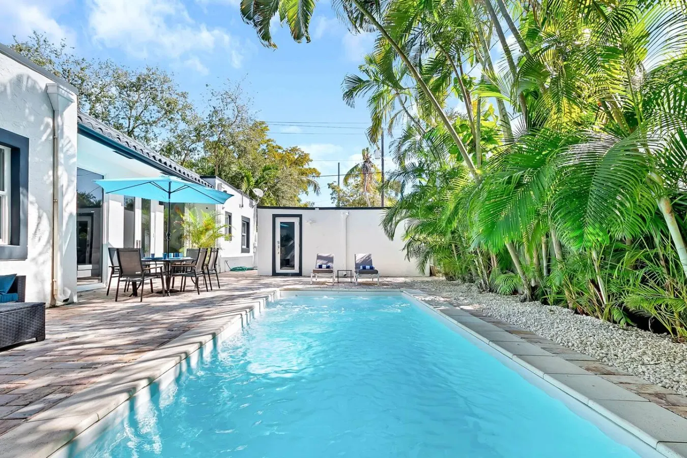 Gated Miami Luxury Oasis Pool & BBQ 4 Bed 4 Bath 3
