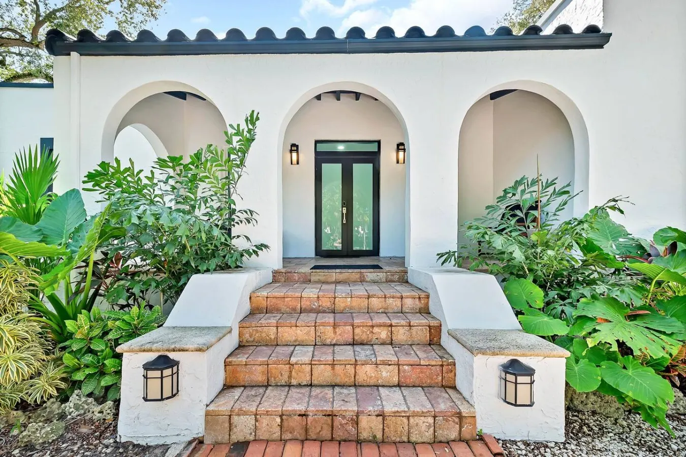 Gated Miami Luxury Oasis Pool & BBQ 4 Bed 4 Bath 6