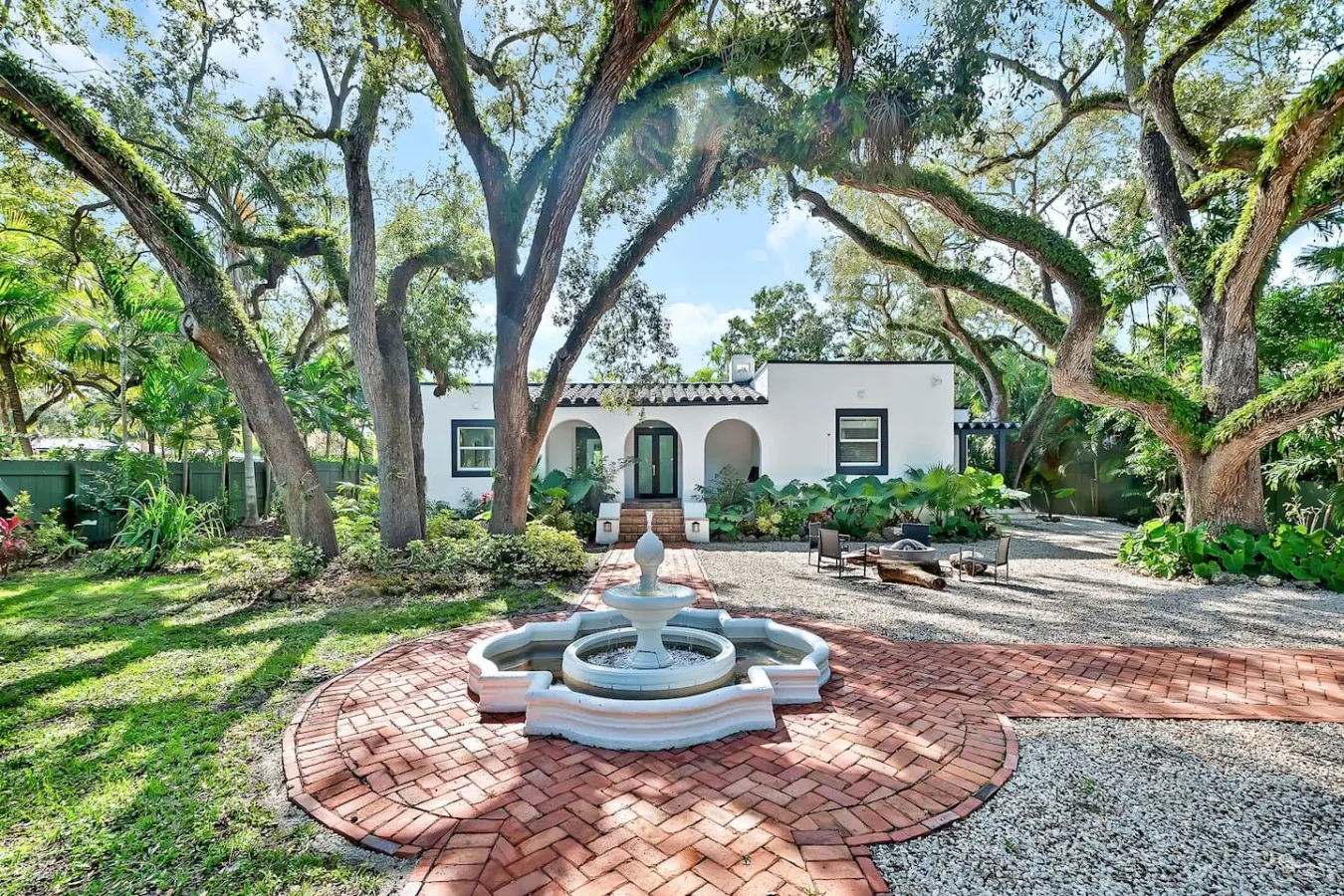 Gated Miami Luxury Oasis Pool & BBQ 4 Bed 4 Bath 8