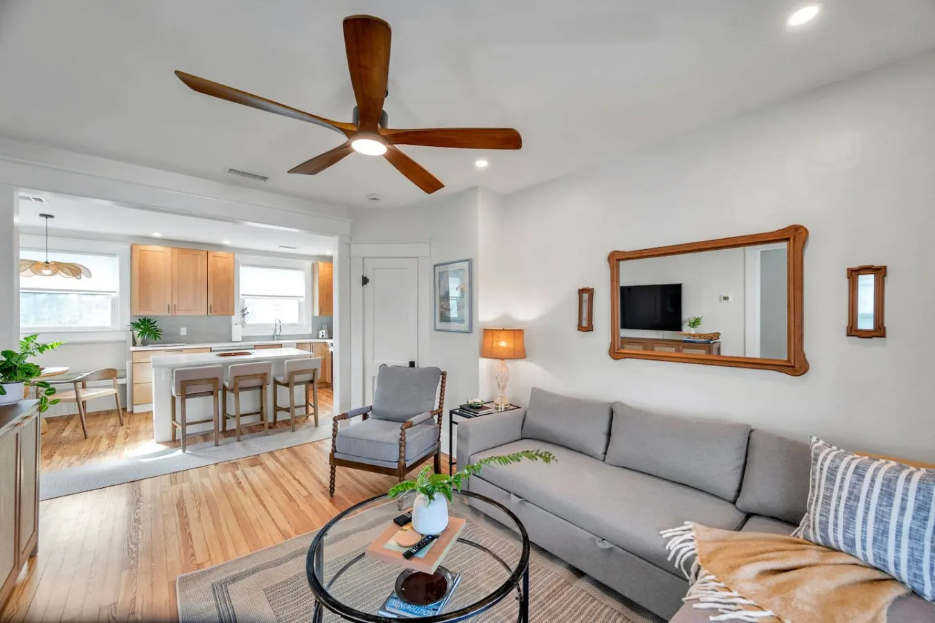 Newly Renovated Nautical Apt Downtown St. Pete 13