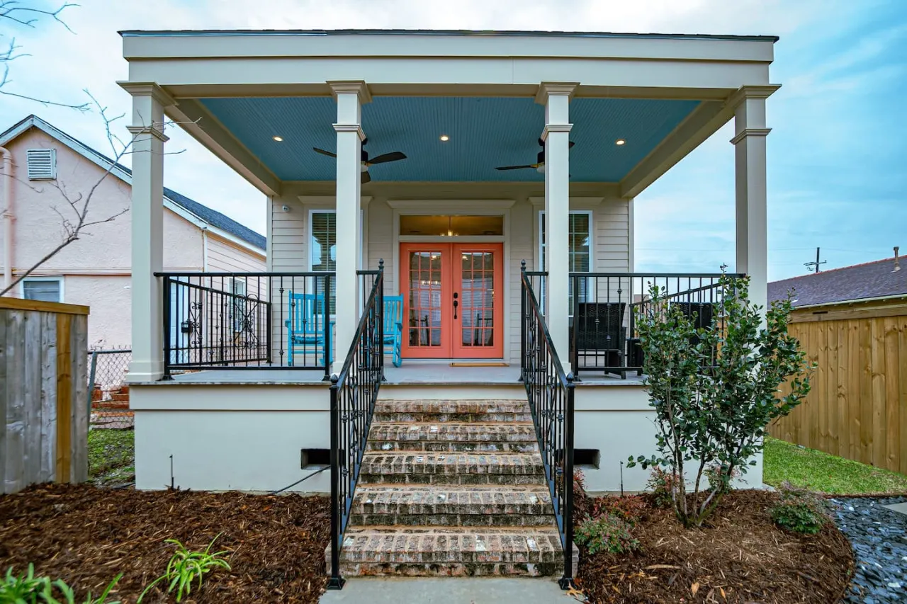 The "Old Fashioned" Luxe Cottage — photo 2