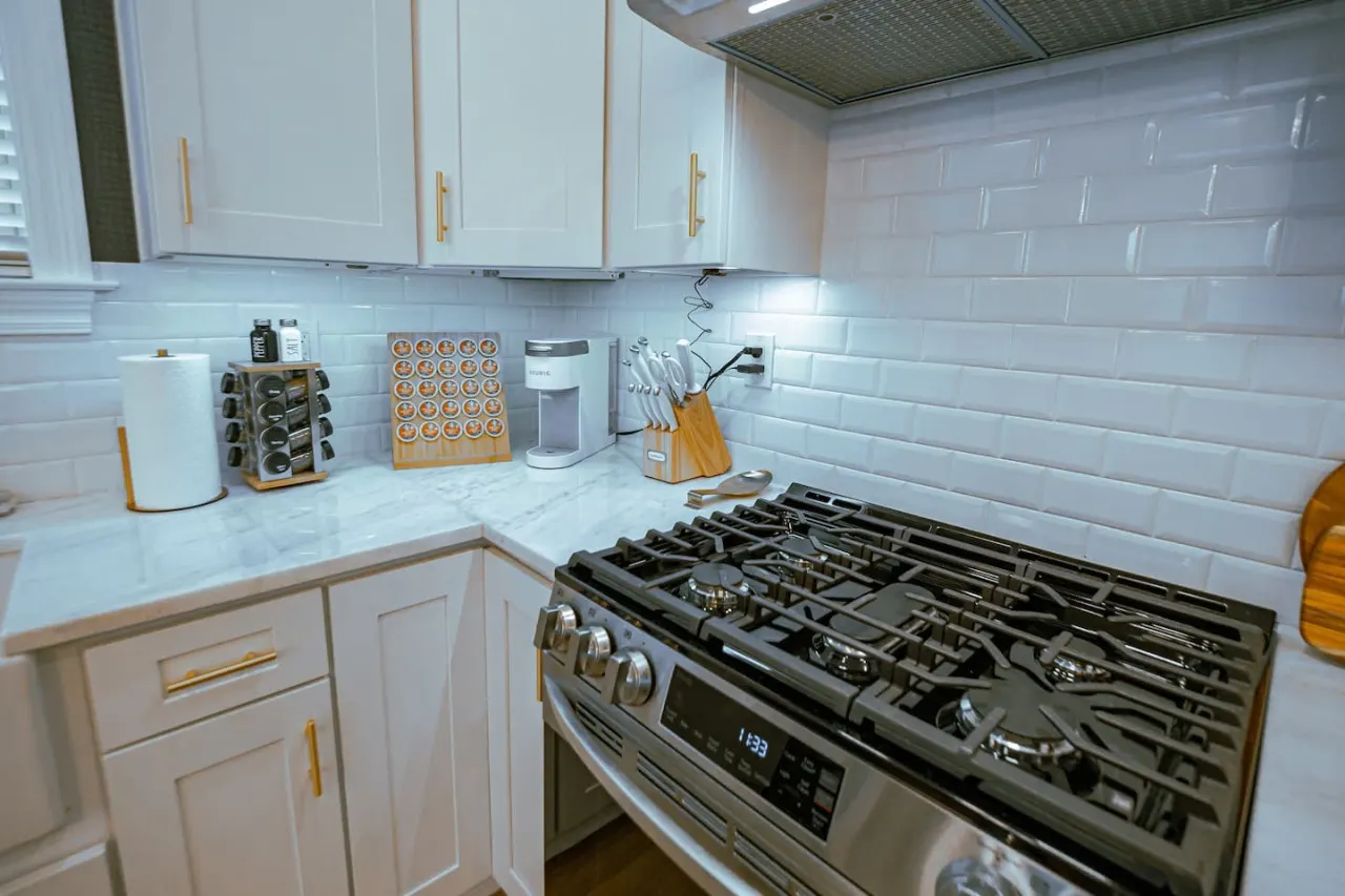 The "Old Fashioned" Luxe Cottage 9