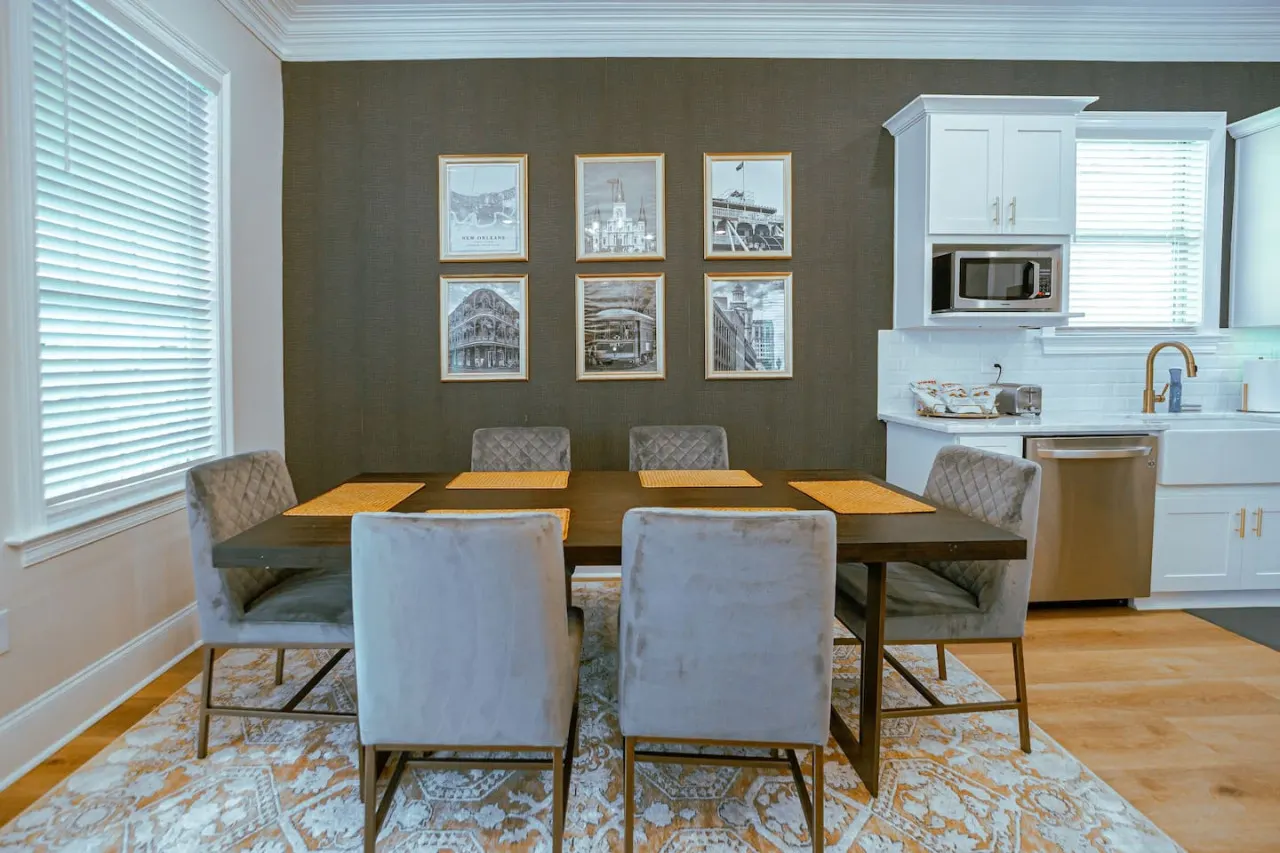 The "Old Fashioned" Luxe Cottage 11