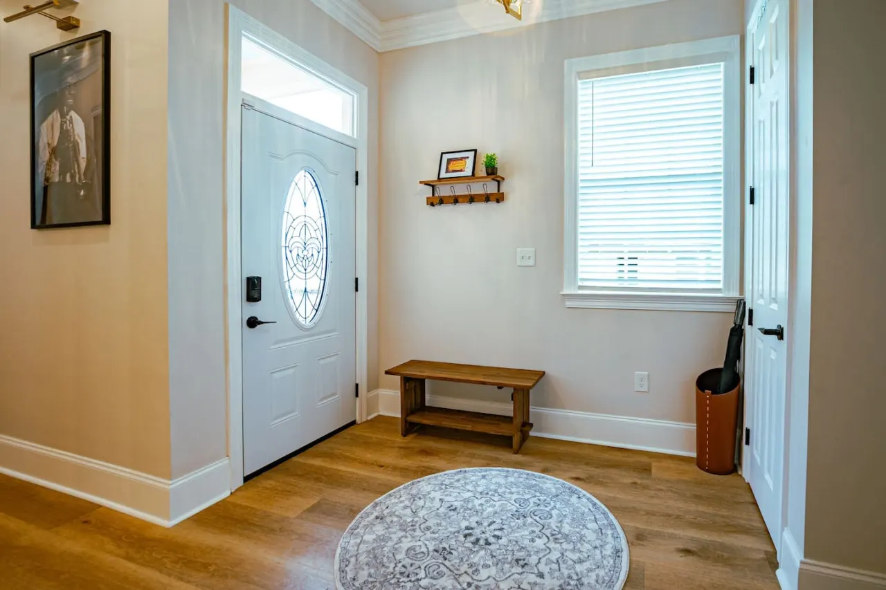 The "Old Fashioned" Luxe Cottage 12