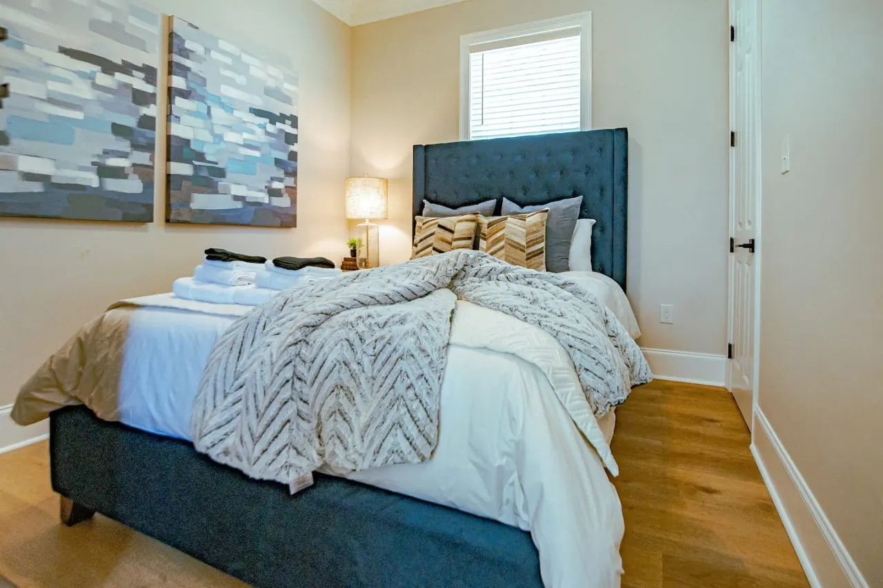 The "Old Fashioned" Luxe Cottage 14