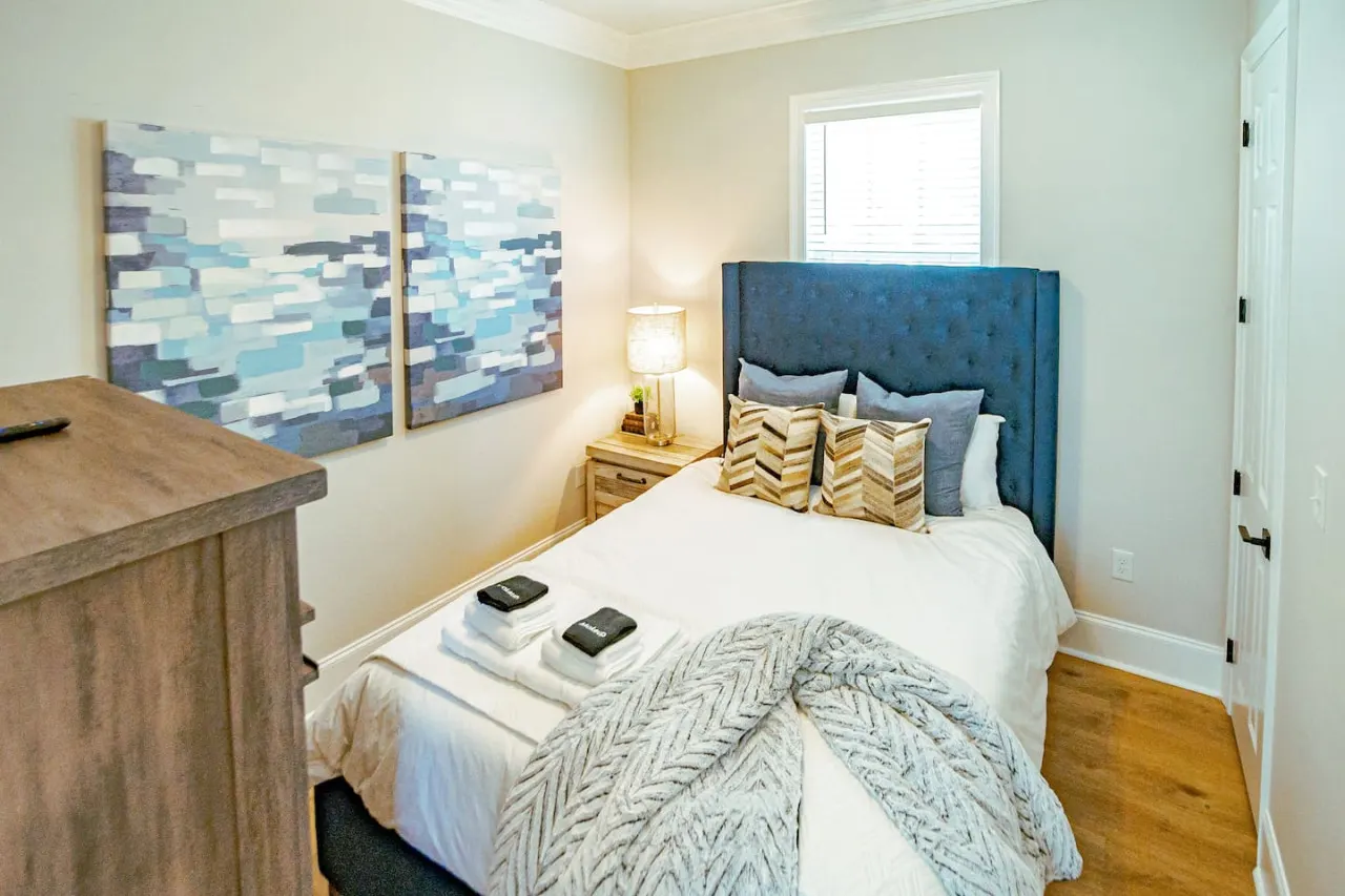 The "Old Fashioned" Luxe Cottage 15