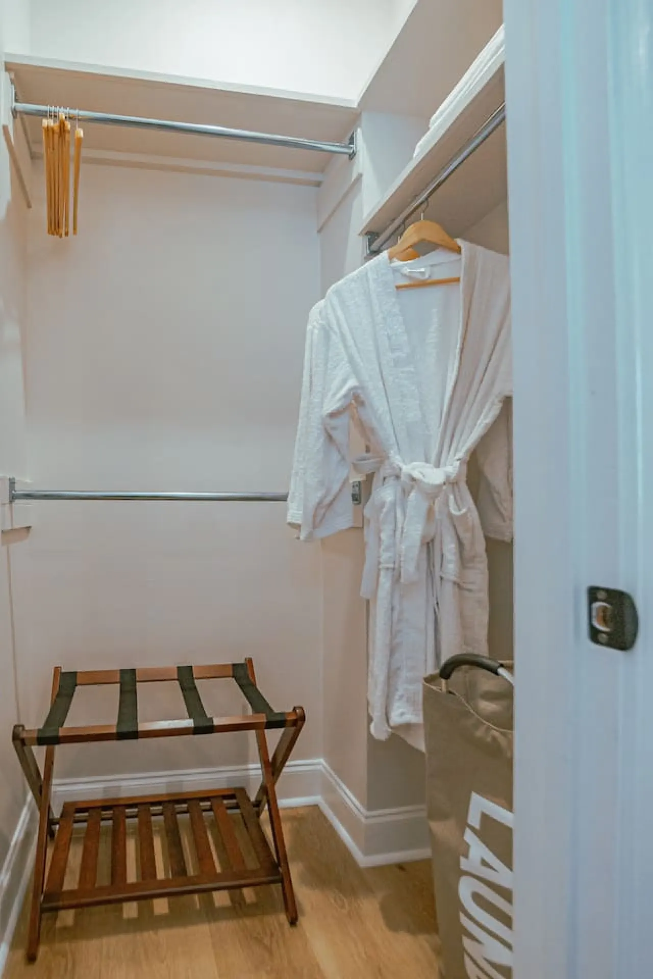 The "Old Fashioned" Luxe Cottage 16