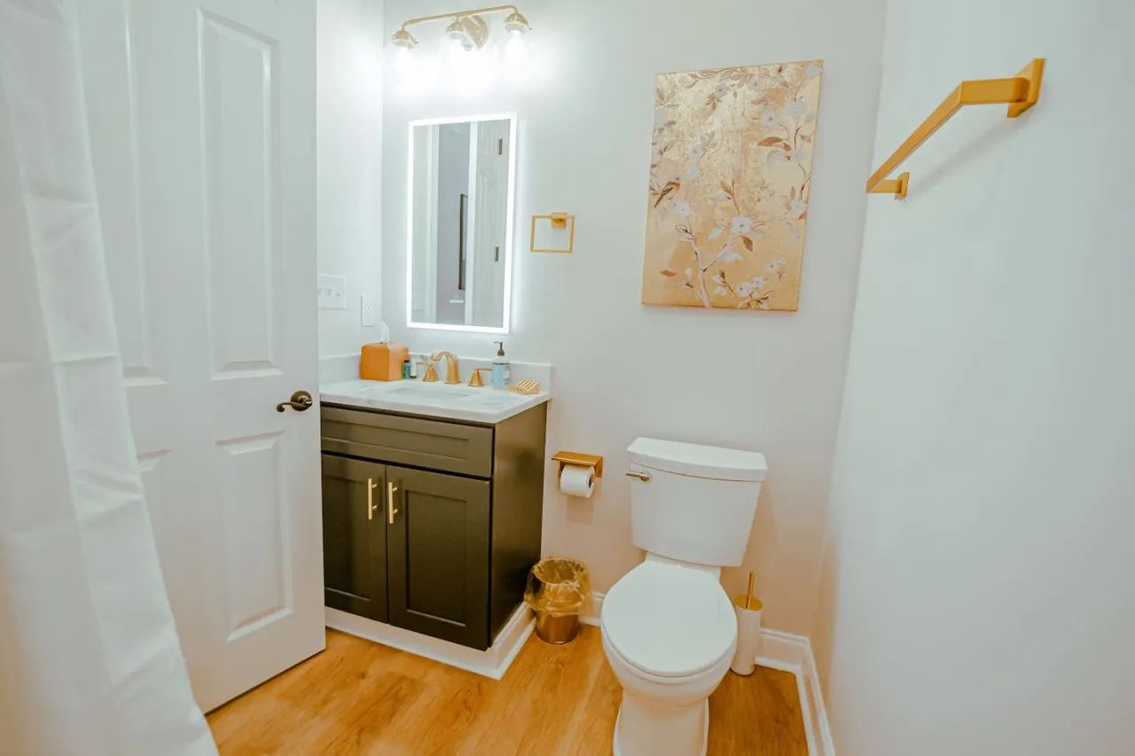 The "Old Fashioned" Luxe Cottage 17