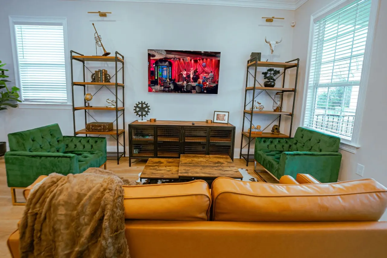 The "Old Fashioned" Luxe Cottage — photo 5
