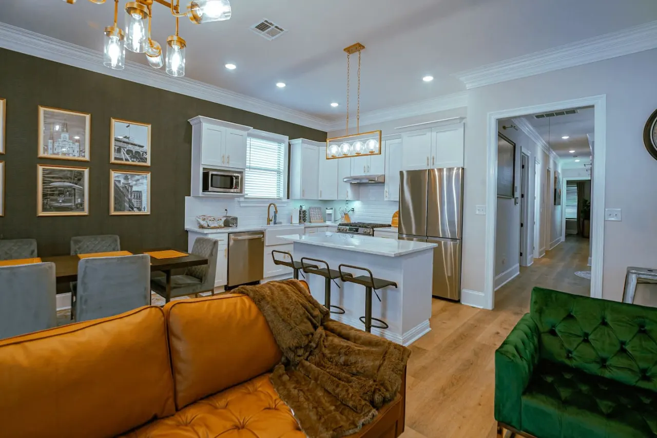 The "Old Fashioned" Luxe Cottage 7