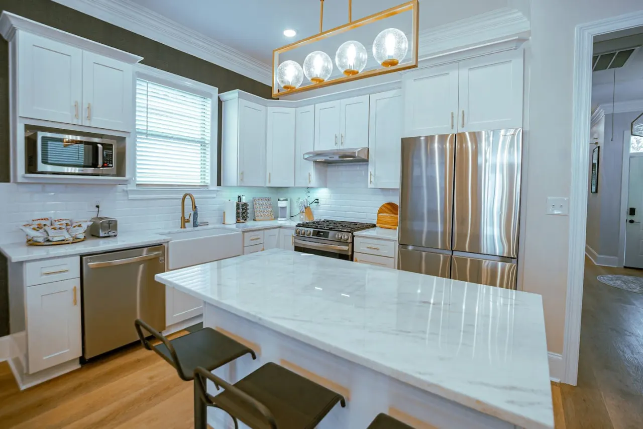 The "Old Fashioned" Luxe Cottage 8
