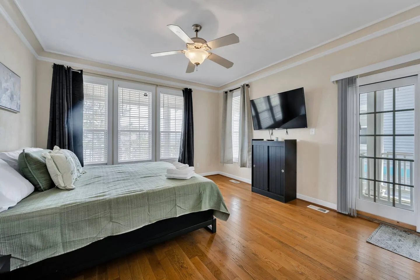 Norfolk Beach House Ocean Views Sleeps 8 19