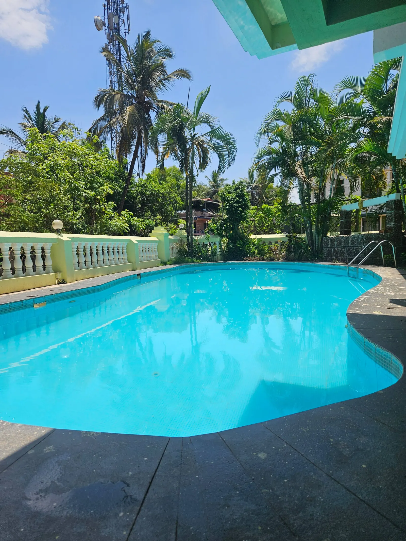 Casa Brisa 2BHK with pool 2 mins frm the Beach 1
