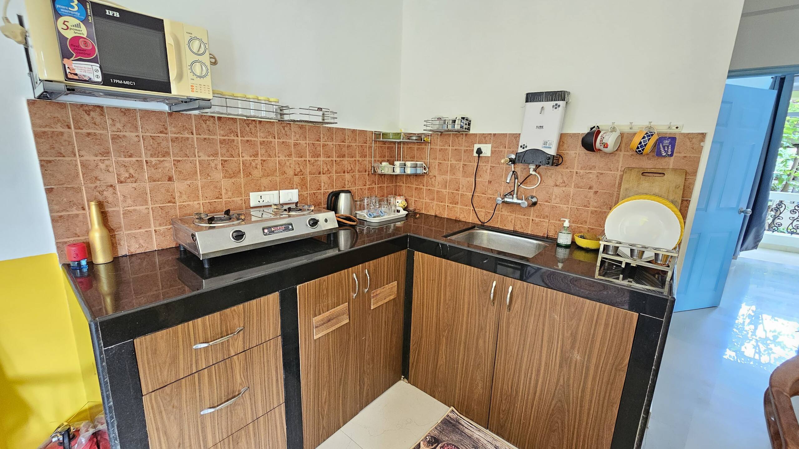 Casa Brisa | 2BHK with pool | 2 mins frm the Beach 24