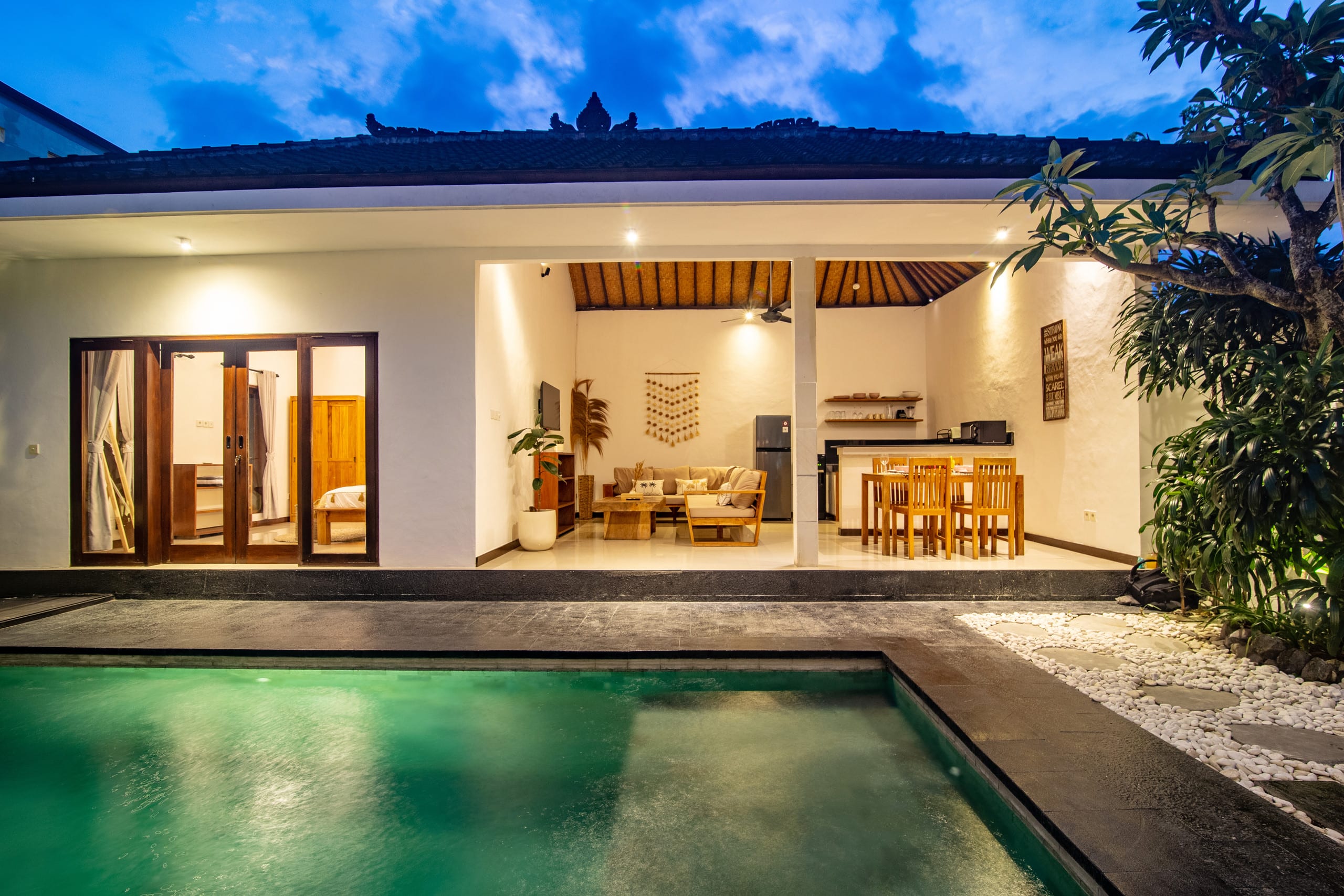 3 bedrooms Villa in Bali, Seminyak Private pool — photo 2