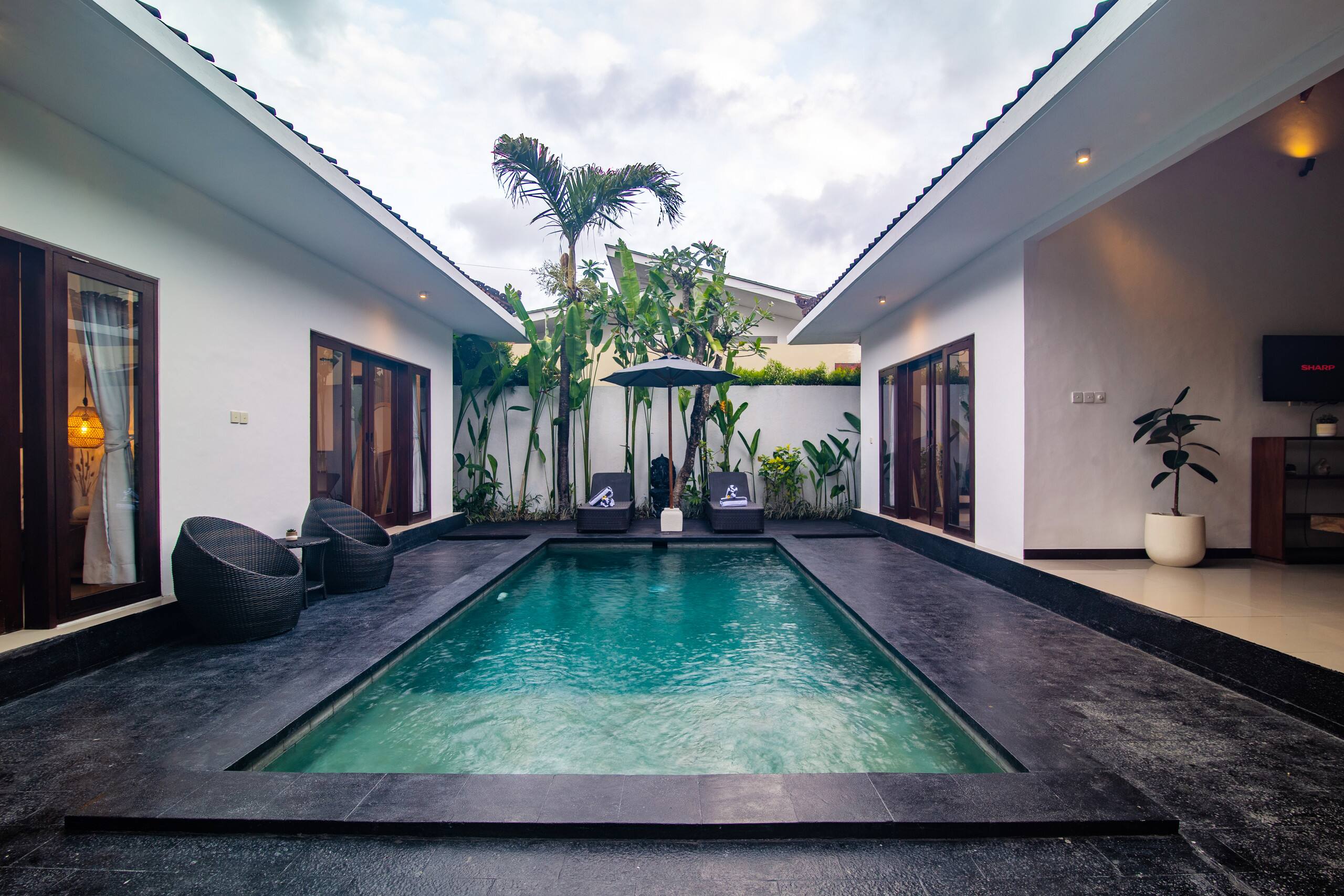 3 bedrooms Villa in Bali, Seminyak Private pool — photo 3