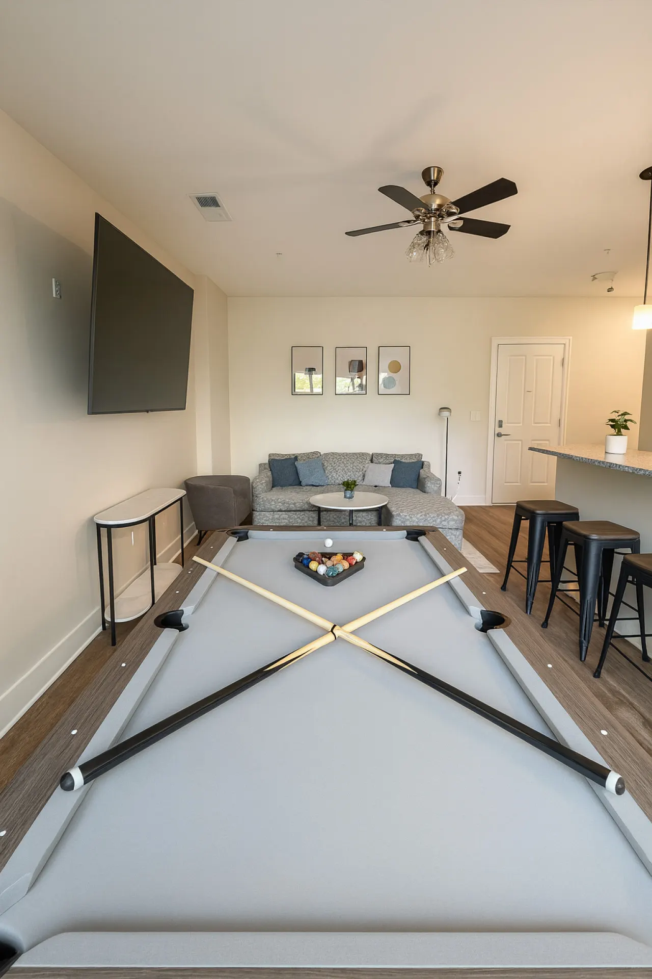 Family & Group Retreat 3 Queens Beds Pool Table 11 15