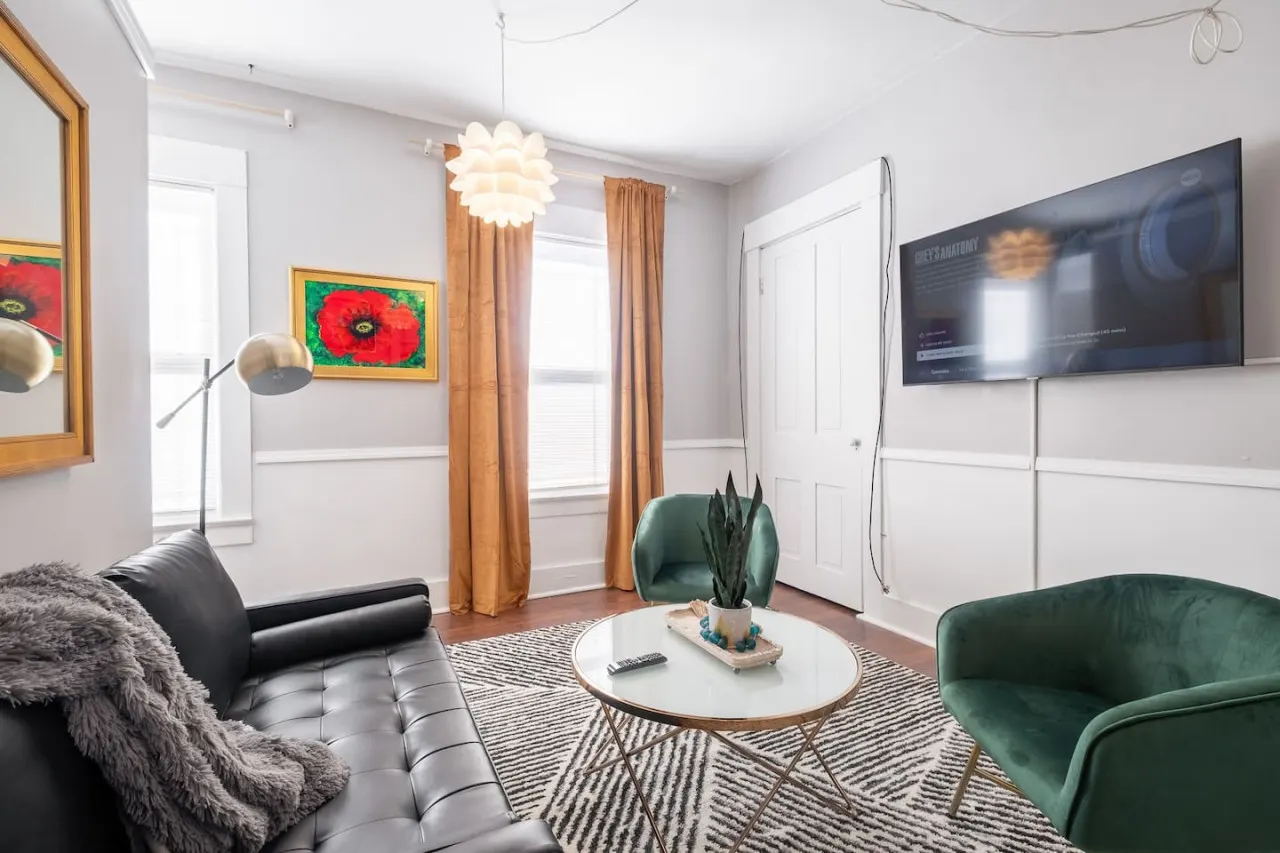 Walkable Historic Home (FREE Bikes to use) 1
