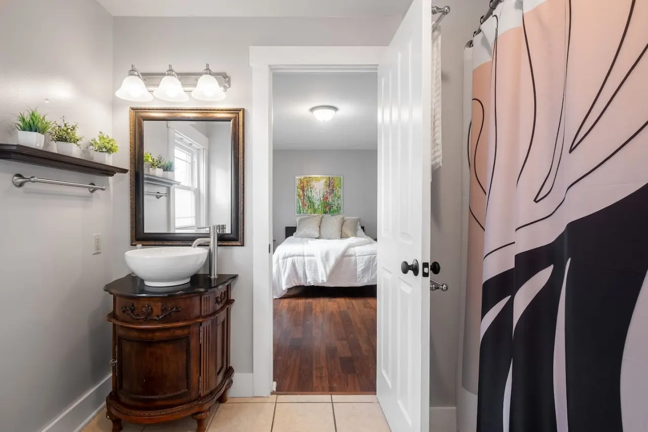Walkable Historic Home (FREE Bikes to use) 2
