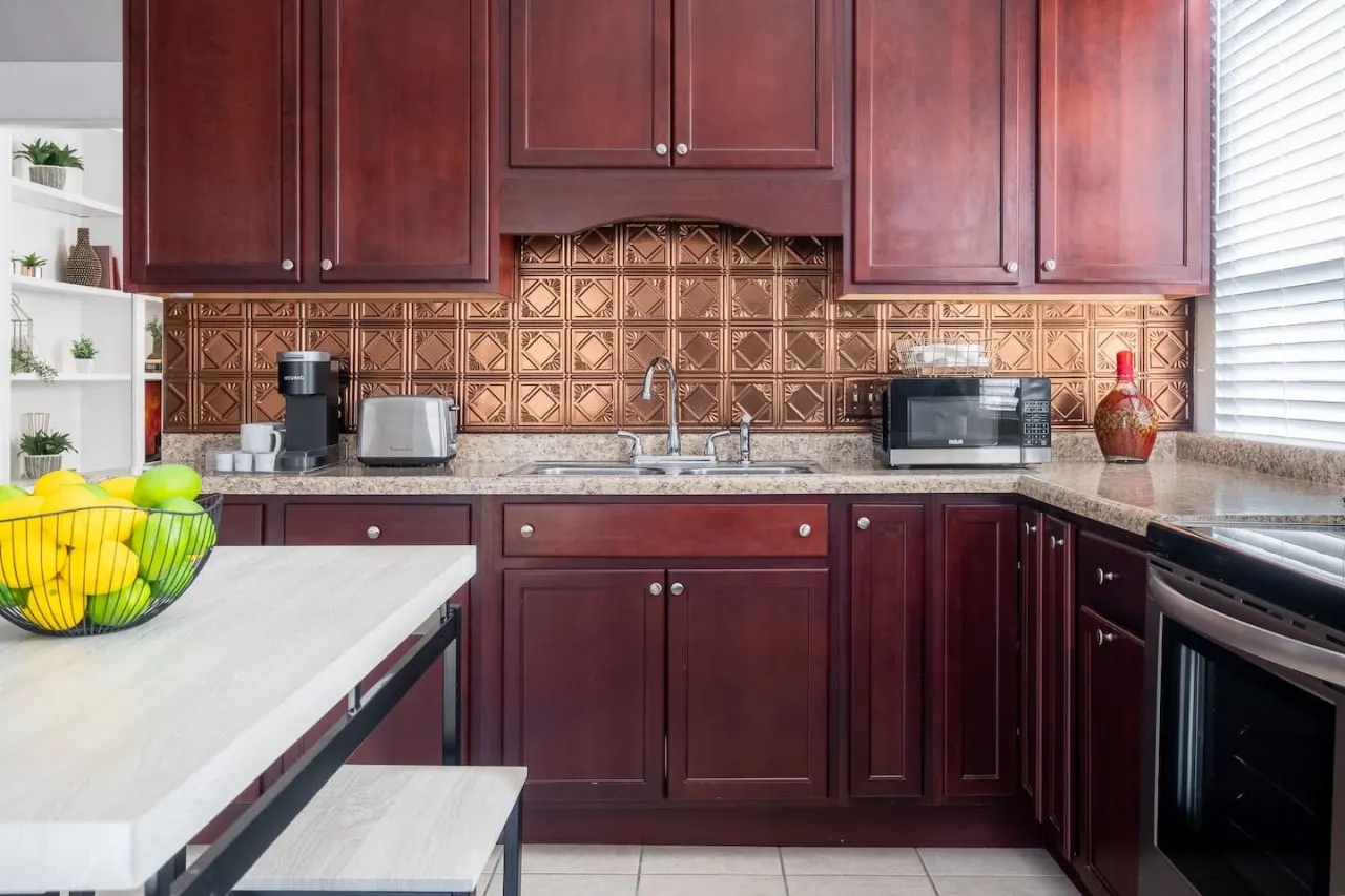 Walkable Historic Home (FREE Bikes to use) 5